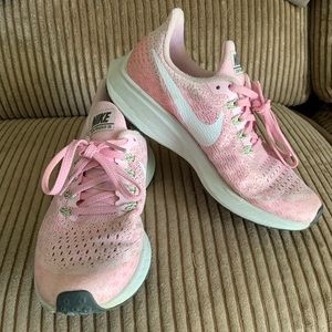 Girl’s Nike sneakers